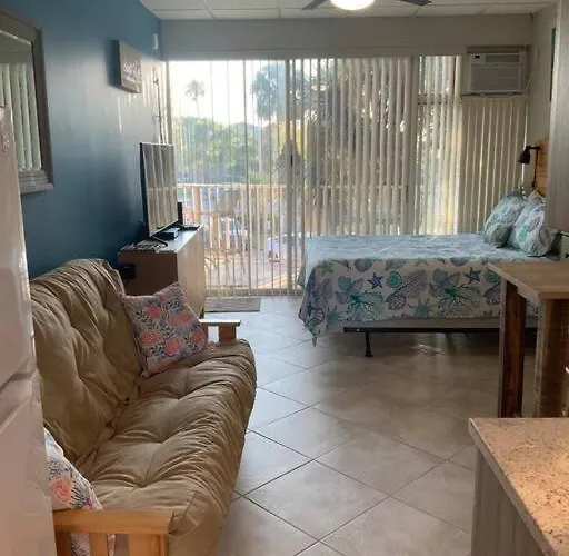 Comfy Coastal Vacation Clearwater Beach