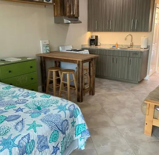 Comfy Coastal Vacation Clearwater Beach