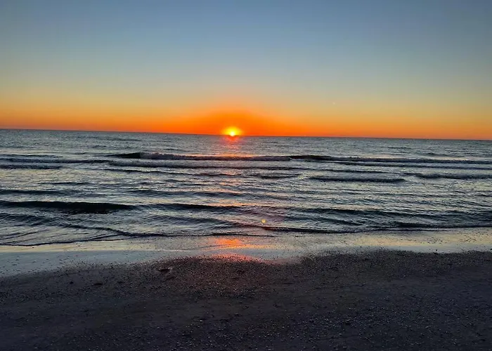Comfy Coastal Vacation * Clearwater Beach